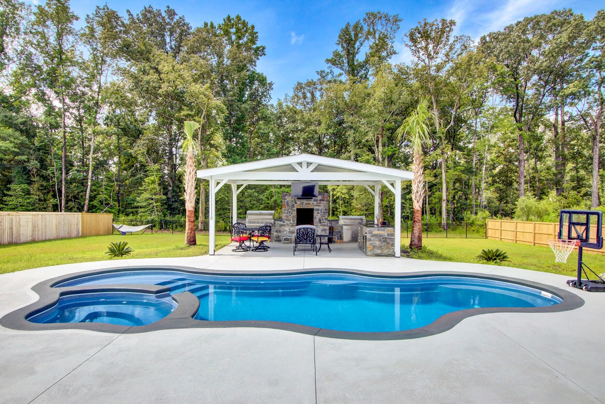 Spa and pool design by Copano Pools and Spas in Inez, TX